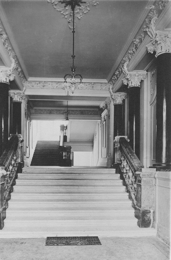 sibiu-palatul-astra-hol-intrare-03